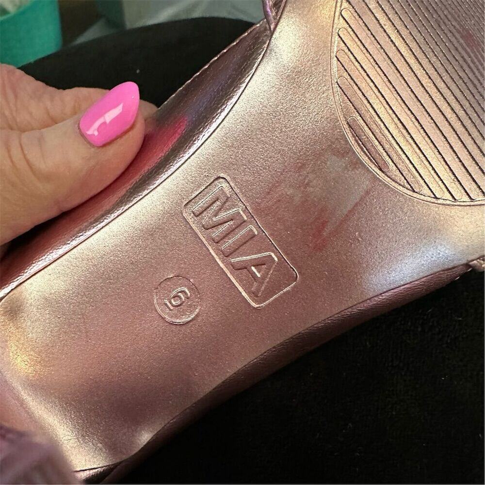 Metallic Pink Pointed-Toe High Heels - Picture 11 of 13